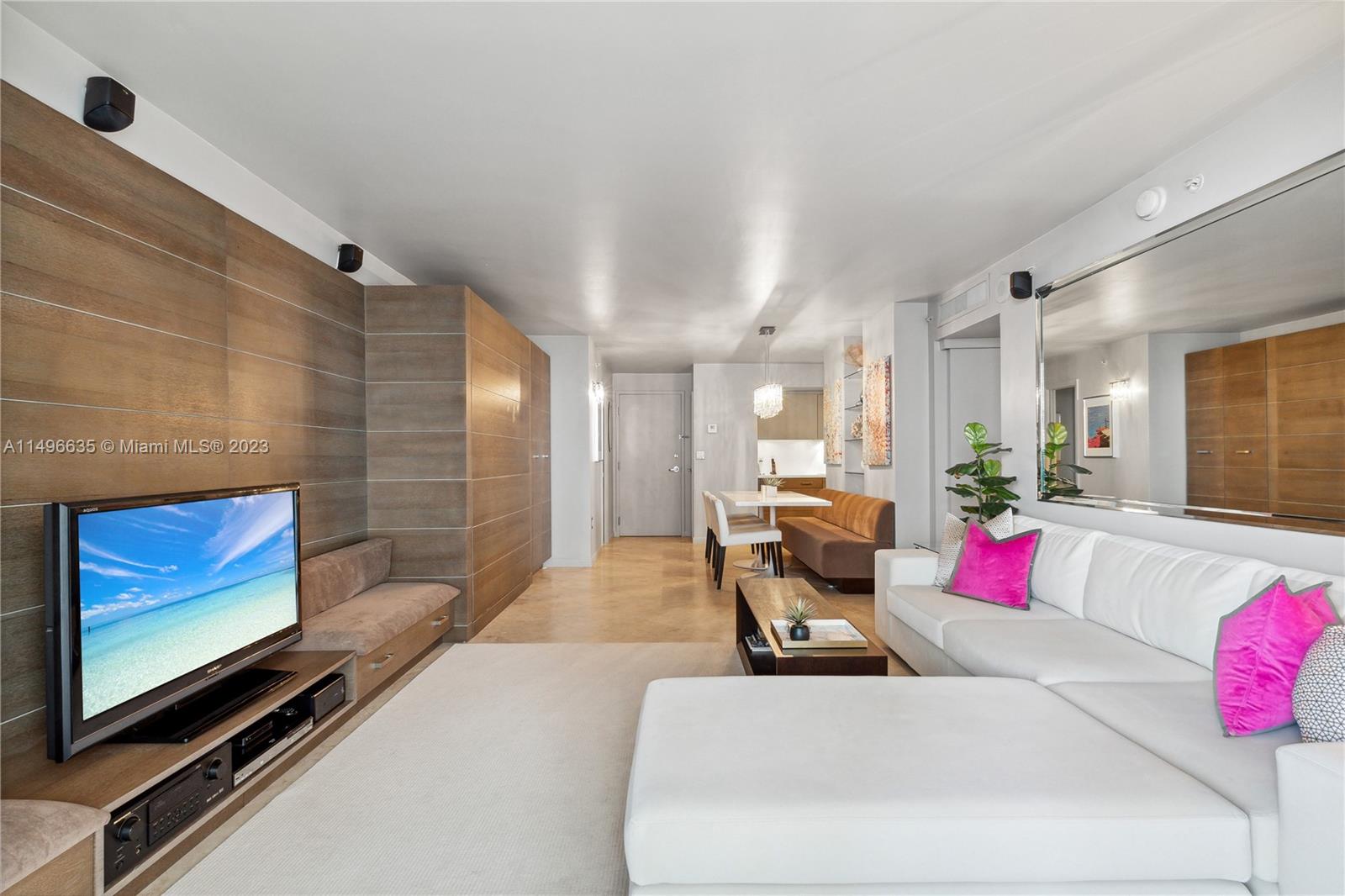 THE COLLINS CONDO - Residential