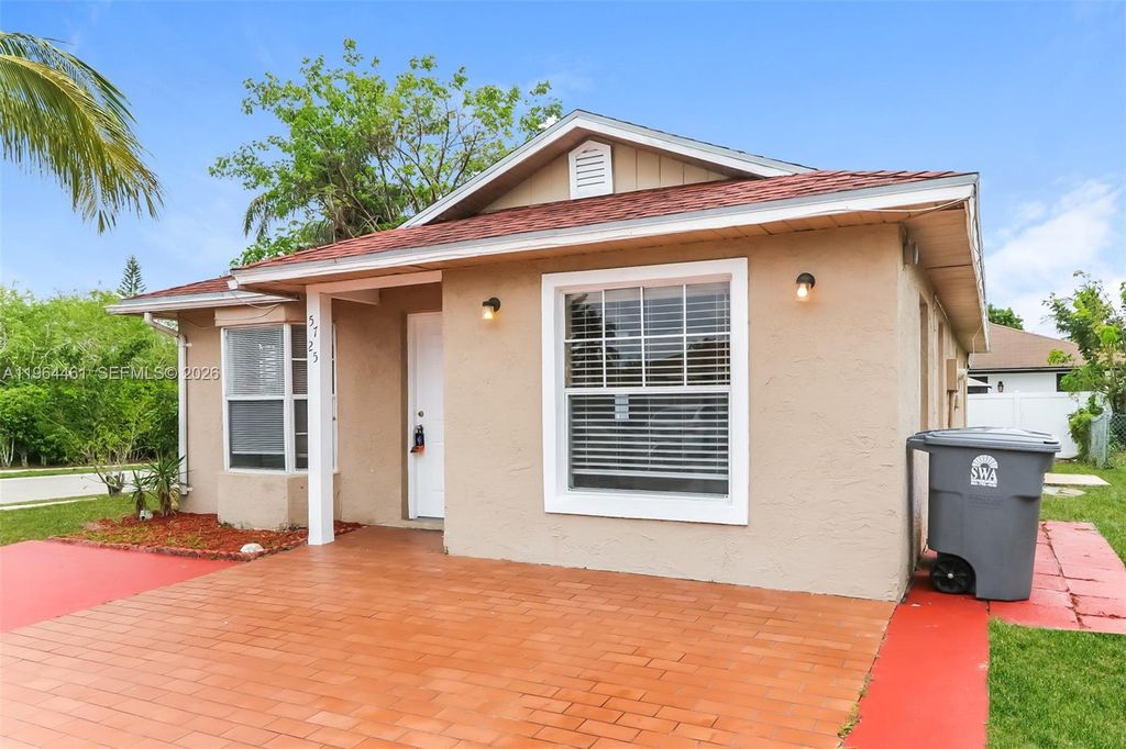 Photo of 5725 Boynton Cove Way, Boynton Beach, FL 33437 (MLS # A11964461)