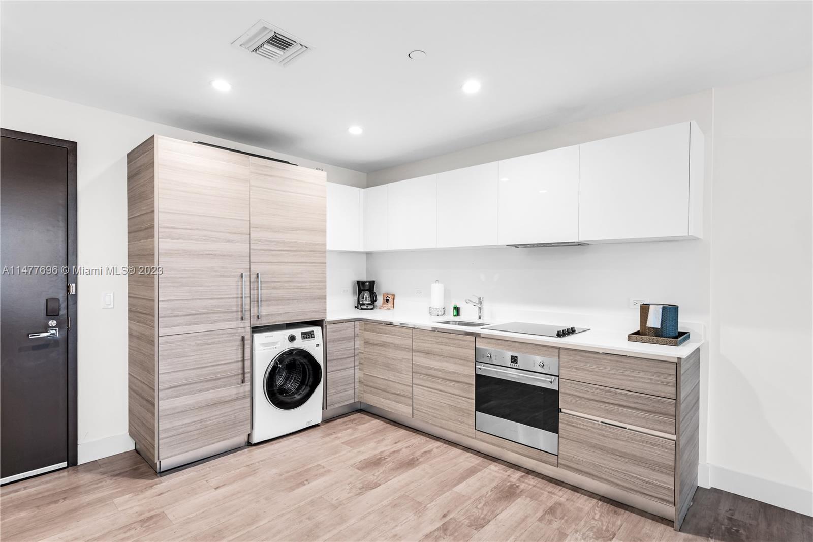 COSTA HOLLYWOOD CONDO - Residential