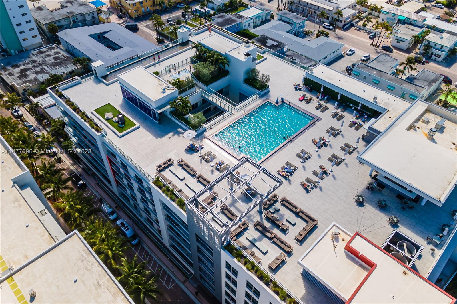 COSTA HOLLYWOOD CONDO - Residential
