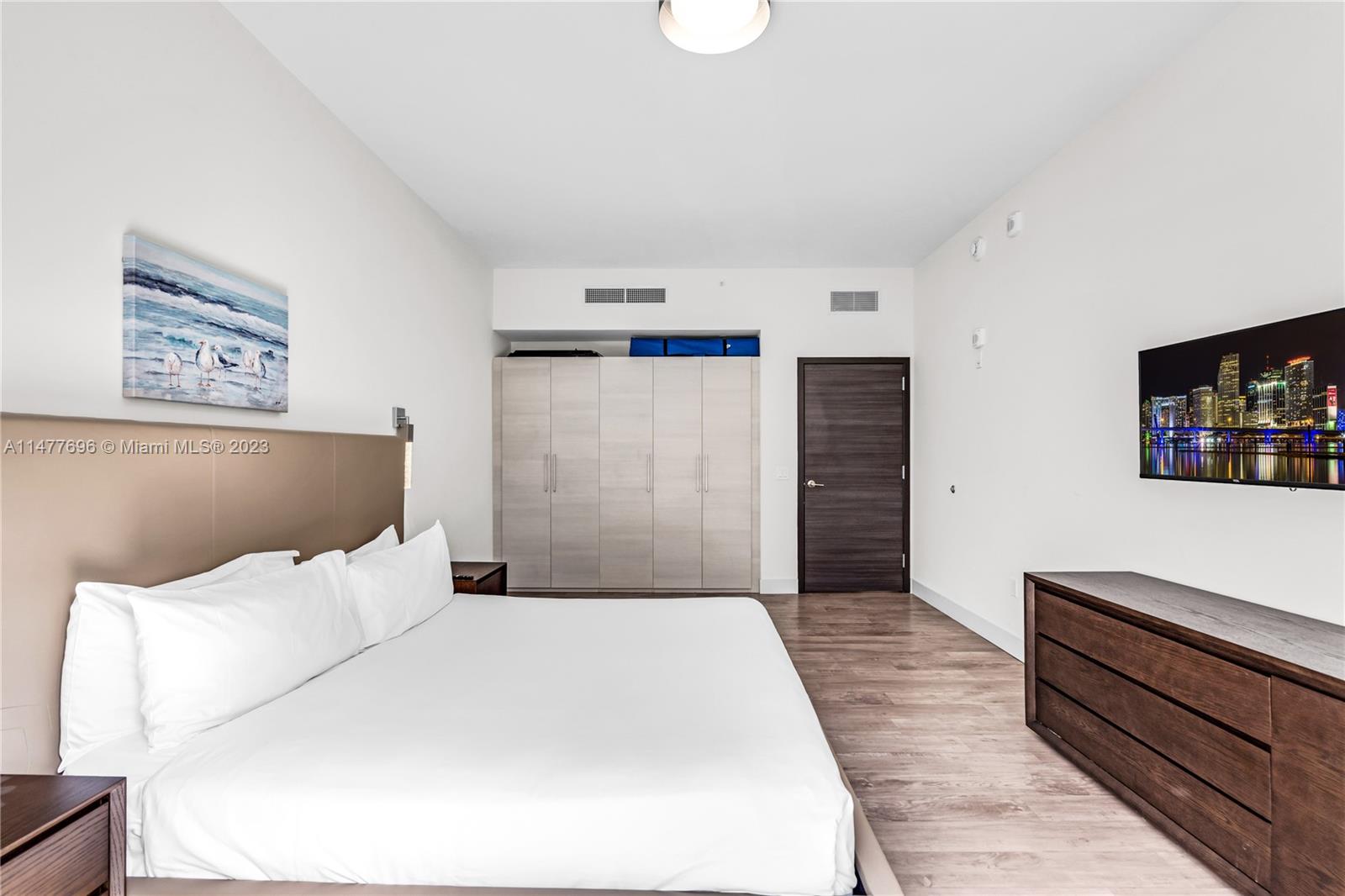 COSTA HOLLYWOOD CONDO - Residential