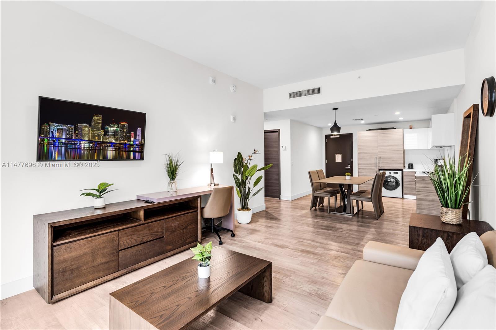 COSTA HOLLYWOOD CONDO - Residential