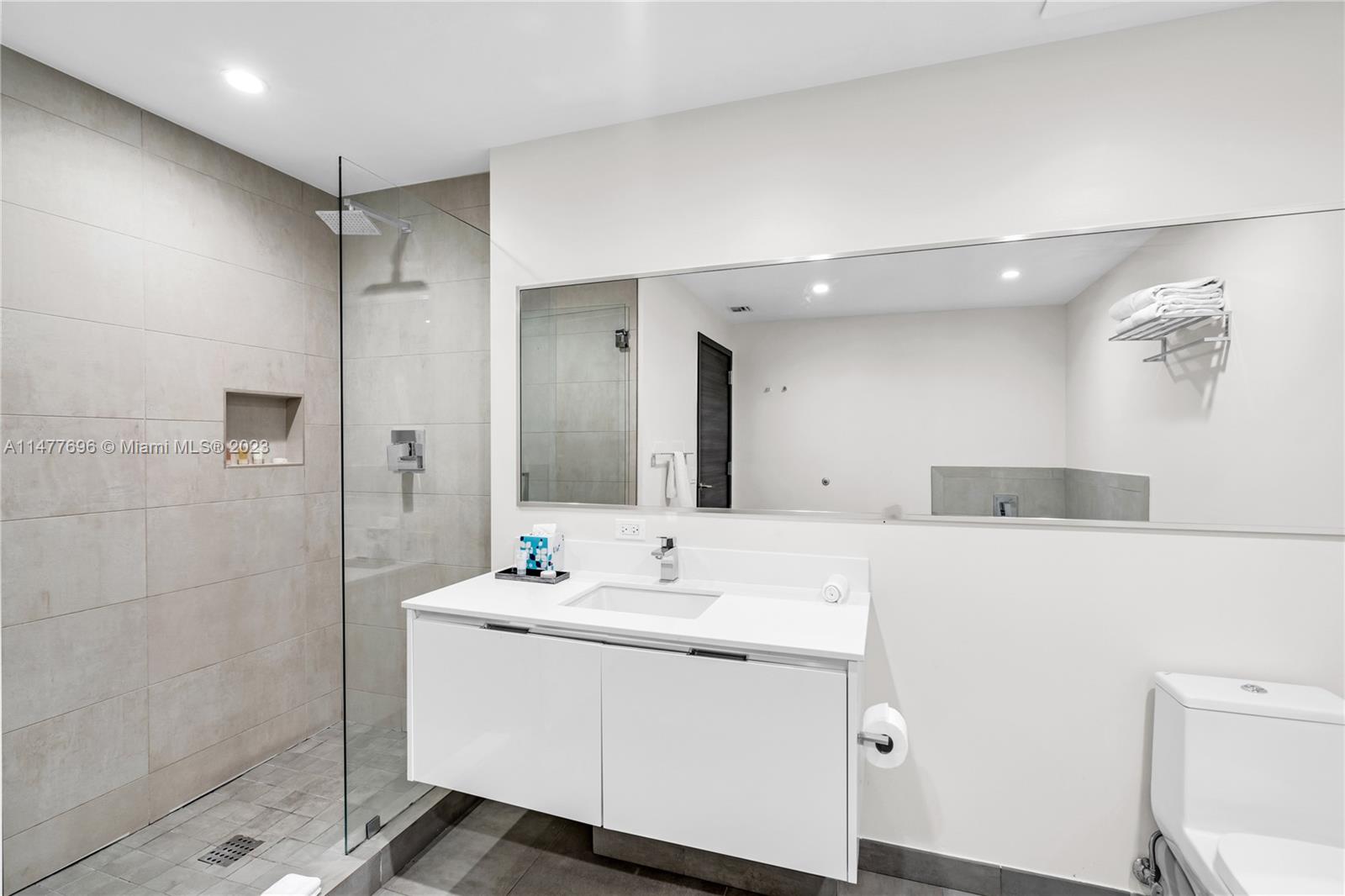 COSTA HOLLYWOOD CONDO - Residential