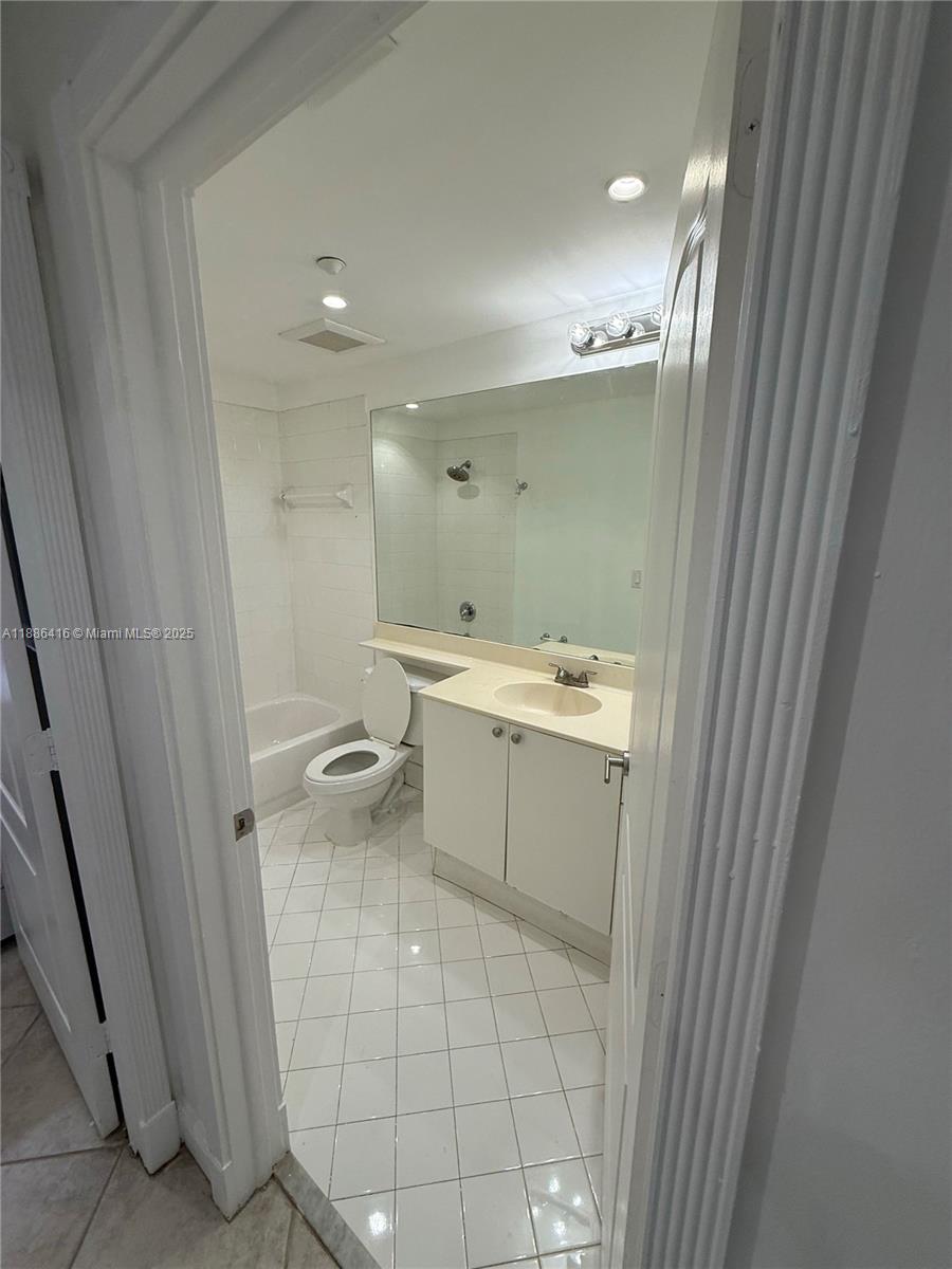 CAPTIVA CONDO B - Residential