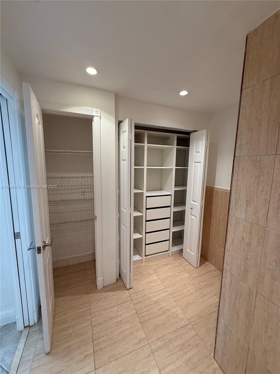 CAPTIVA CONDO B - Residential