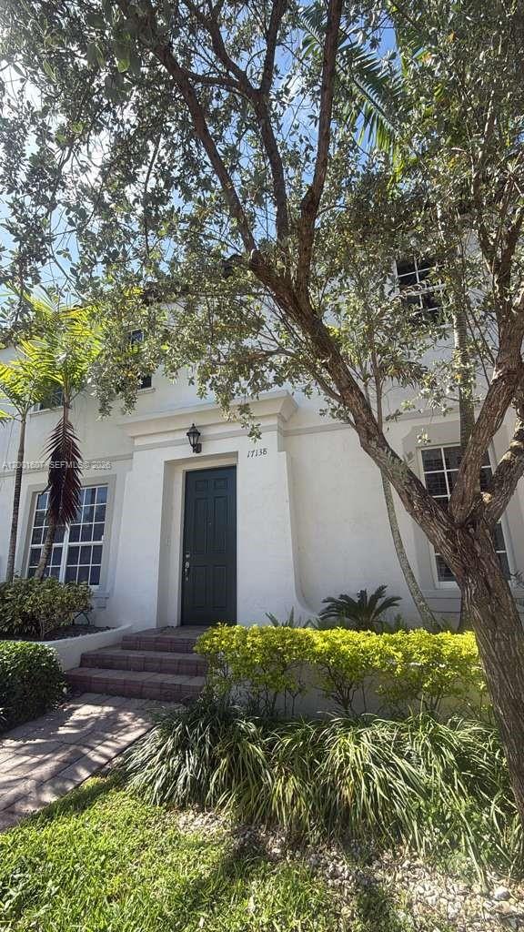 KENDALL COMMONS TOWNHOMES - Residential Lease