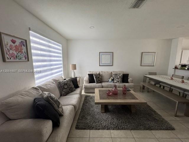 KENDALL COMMONS TOWNHOMES - Residential Lease