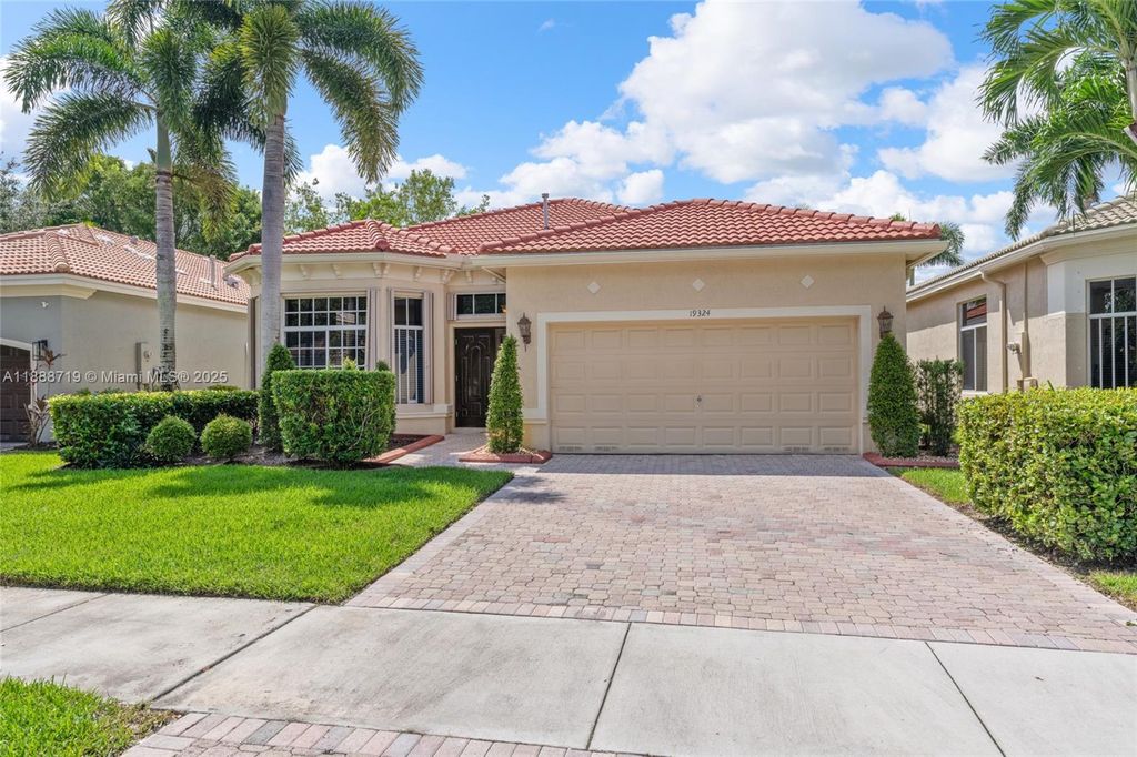 Photo of 19324 SW 66th St, Pembroke Pines, FL 33332 (MLS # A11888719)