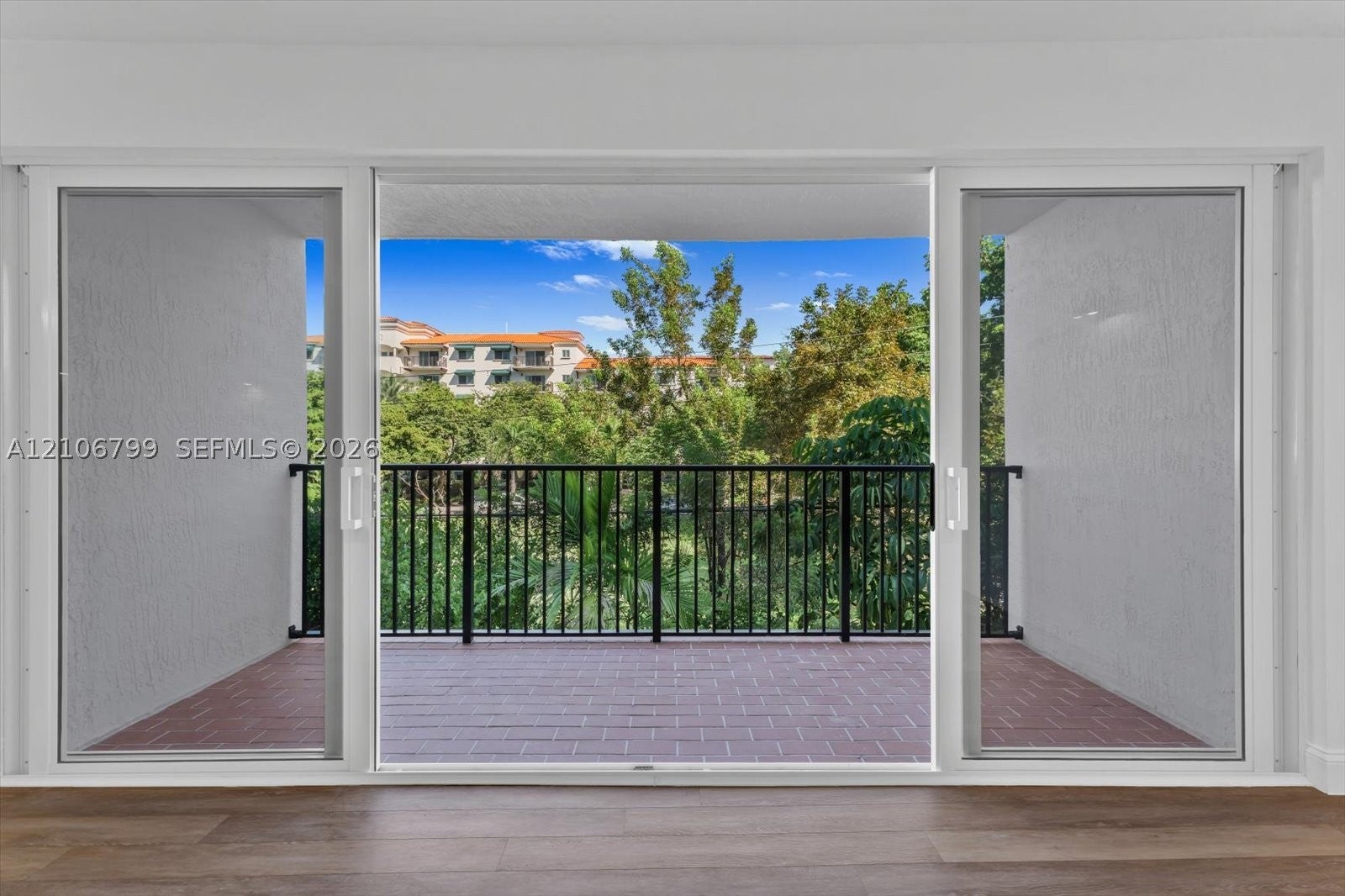 323 Navarre Ave 202
