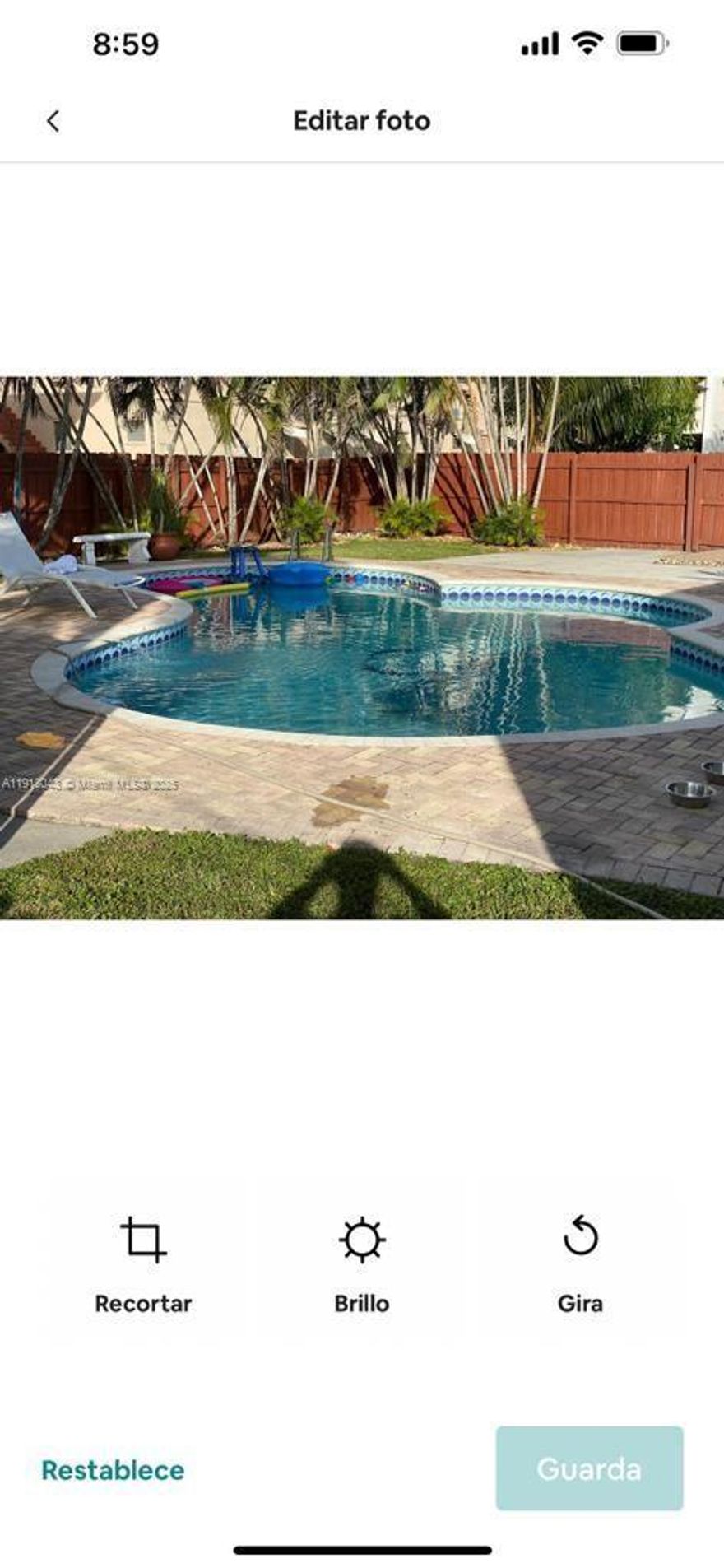 Best price for rent in HOLLYWOOD, very close to the main highways. This fabulous, super spacious, completely remodeled home has it all.The home features a newly remodeled kitchen with espresso wood cabinets,quartz counters,SS appliances,huge island & breakfast bar overlooking the family/Florida room.Baths also remodeled w/ similar materials. huge pool and garden area. many parking spaces at the front of the house.