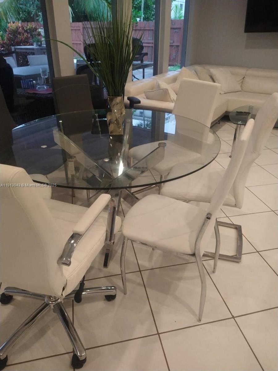 HOLLYWOOD HILLS - Residential Lease