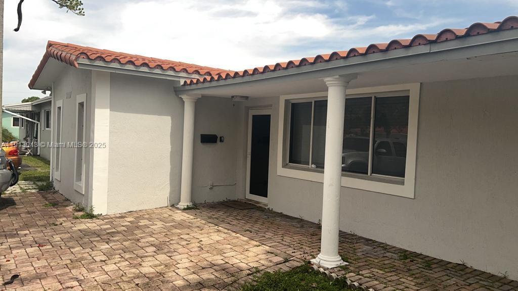 HOLLYWOOD HILLS - Residential Lease