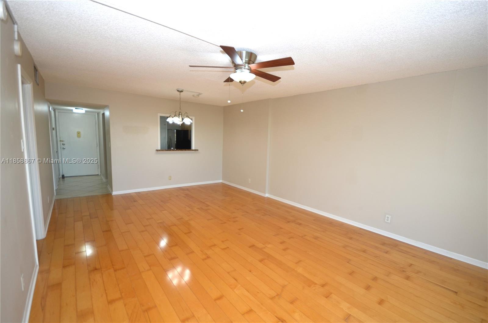 Spacious 940SF 1 bedroom in the heart of Plantation. Nicely renovated 5th floor unit in a well-maintained community. Resort style amenities including large pool, gym, tennis court,sauna , billiard and BBQ area.Excellent location close to Broward mall , great restaurants and walking distance to Publix. Laundry and storage room very close to the unit. Security 24 hrs and assigned parking. Great community very quiet and in a perfect location.