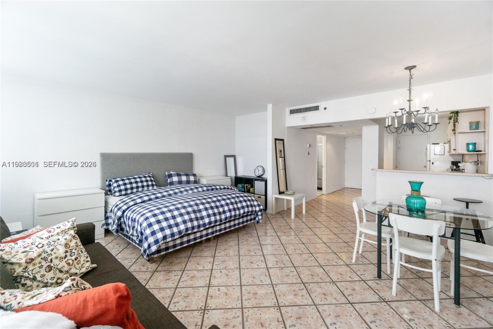 THE DECOPLAGE CONDO - Residential Lease