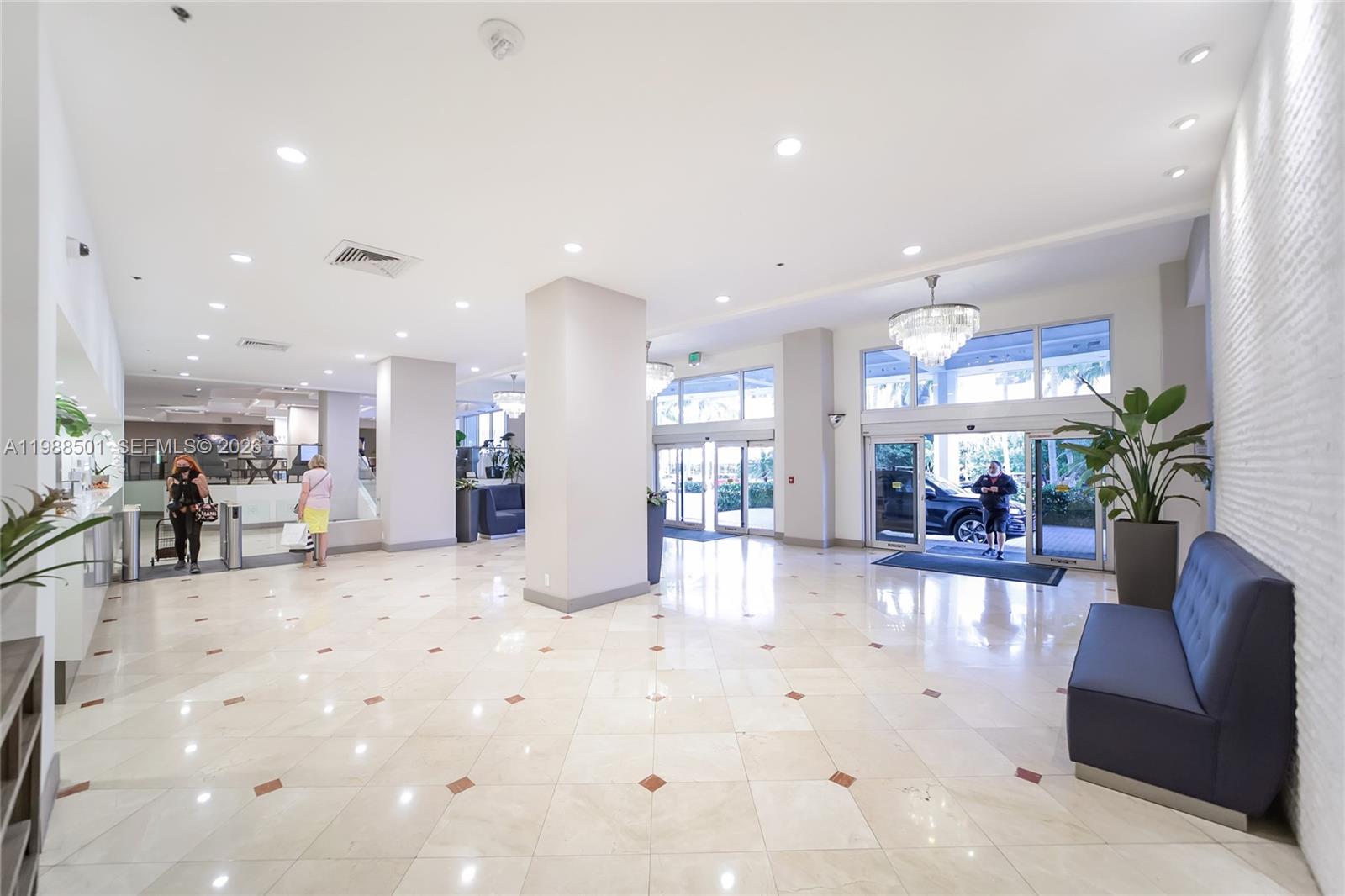 THE DECOPLAGE CONDO - Residential Lease