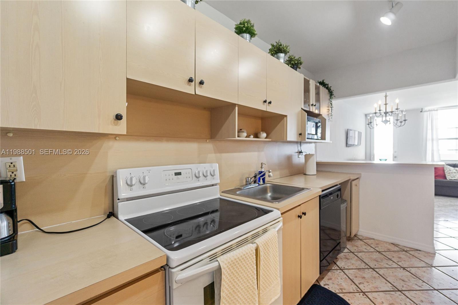 THE DECOPLAGE CONDO - Residential Lease