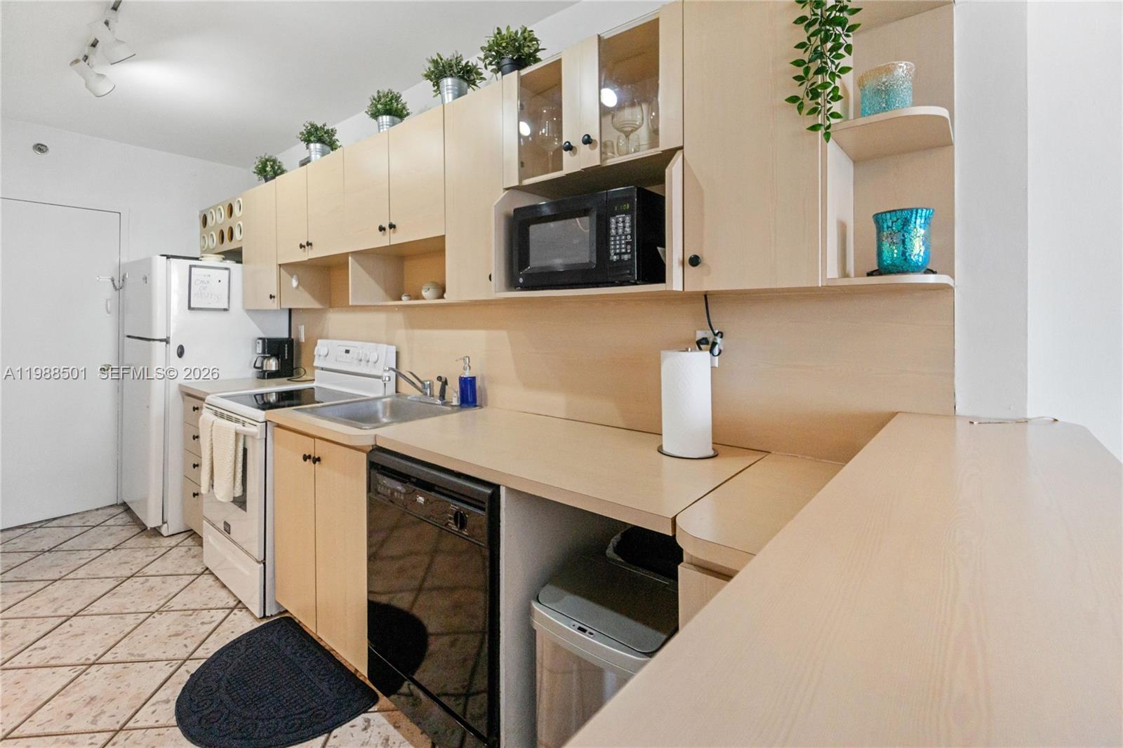 THE DECOPLAGE CONDO - Residential Lease