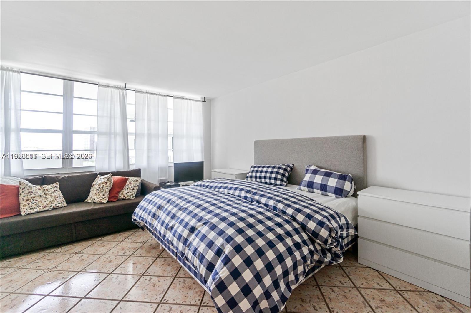 THE DECOPLAGE CONDO - Residential Lease