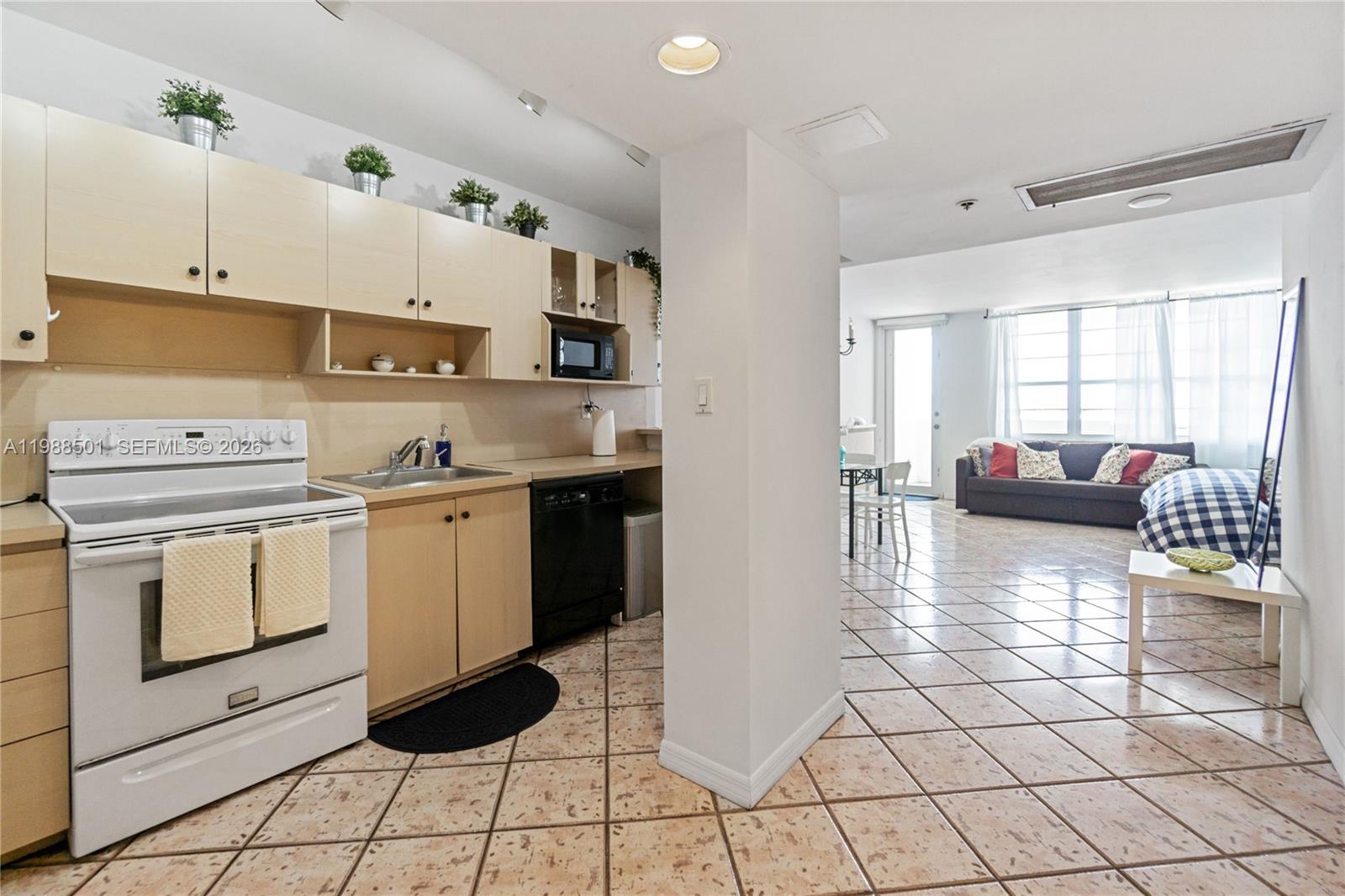 THE DECOPLAGE CONDO - Residential Lease