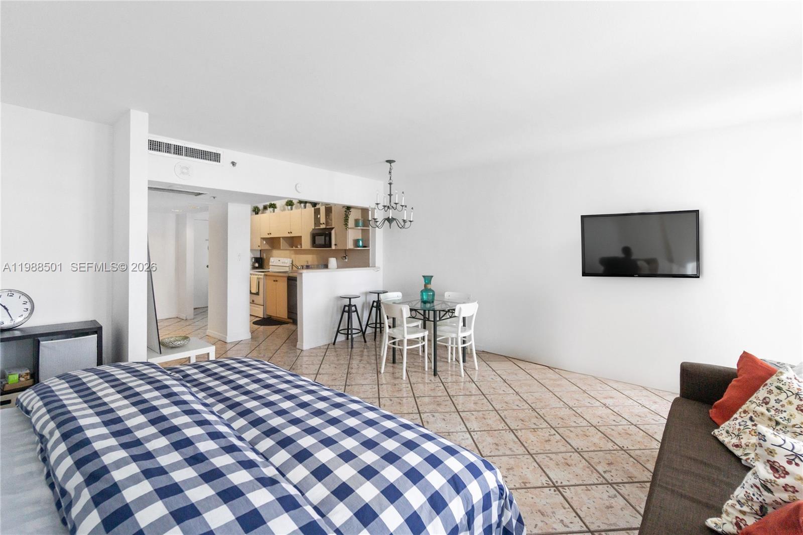 THE DECOPLAGE CONDO - Residential Lease