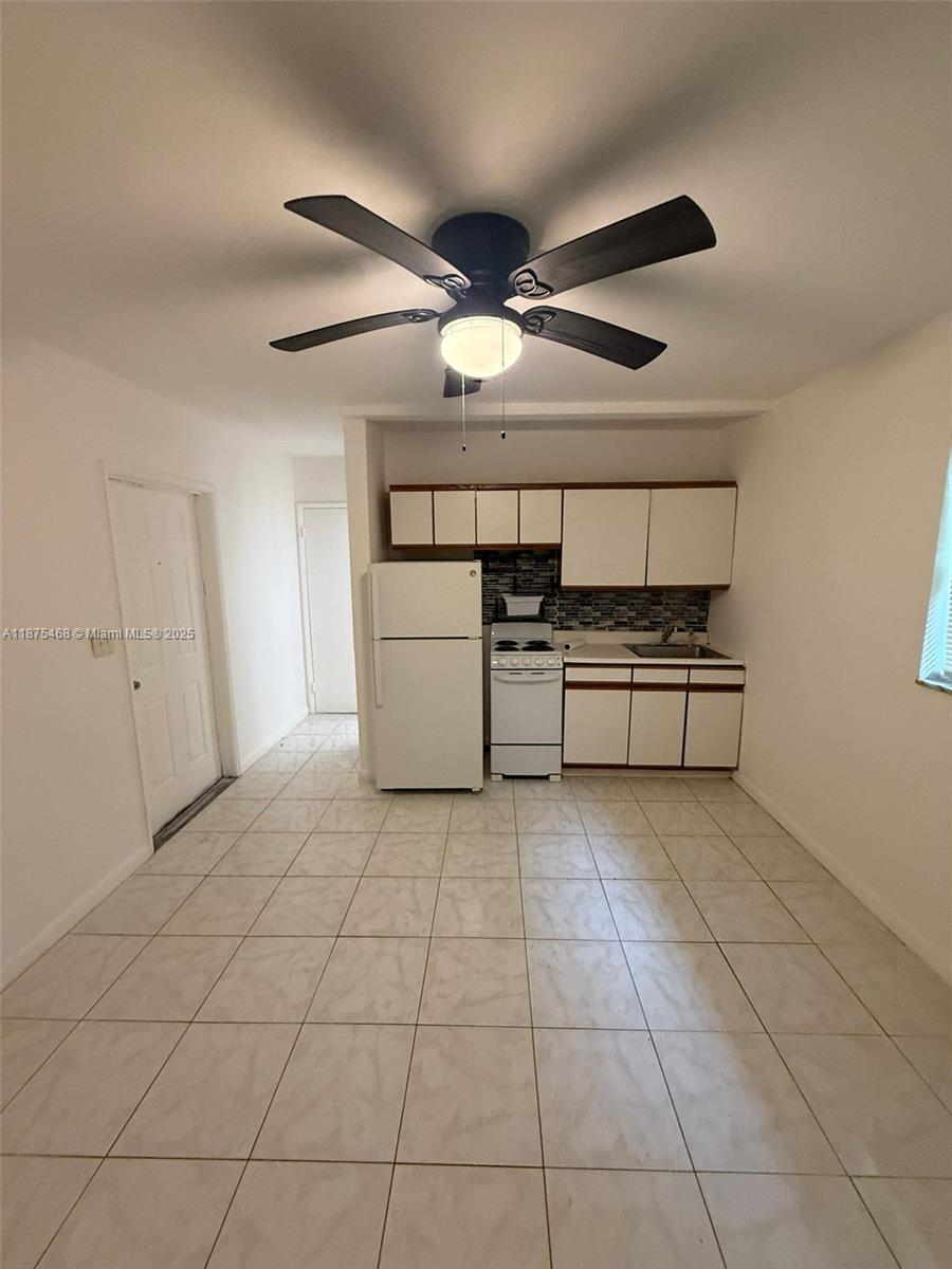 FAST APPROVAL
Large Studio in a prime location near restaurants and shops AVAILABLE NOW
Pets Friendly
Parking Available
Call 305-833-1888