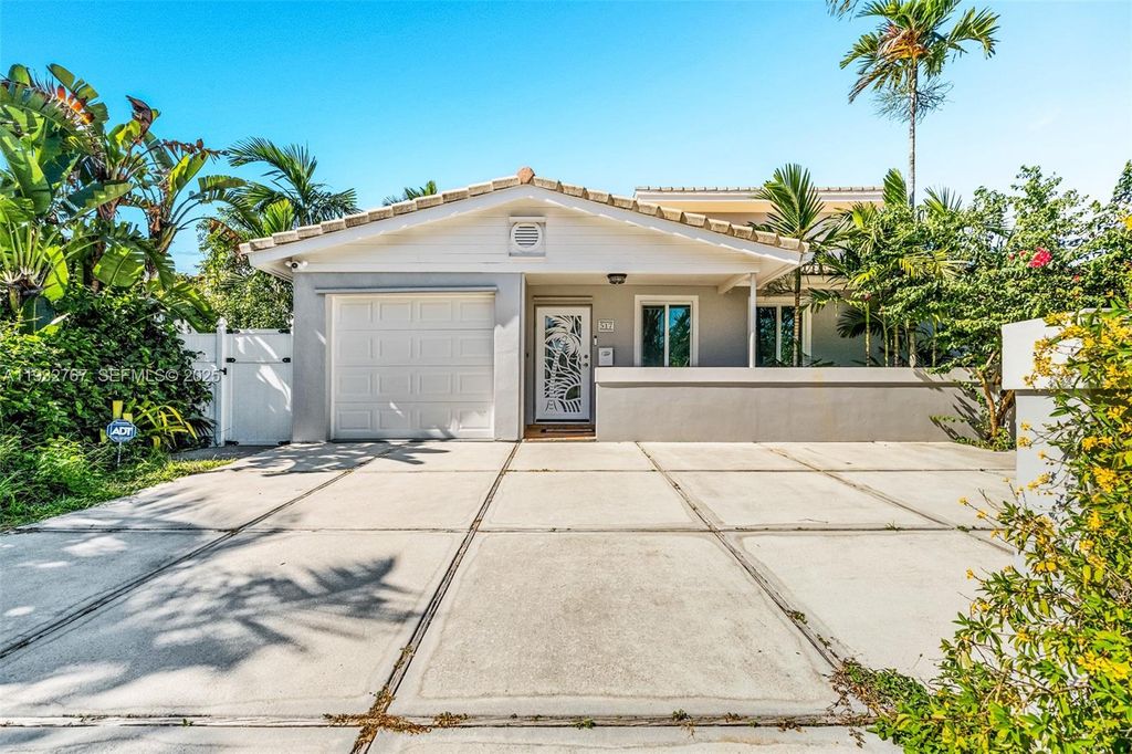 Photo of 517 NE 2nd Pl, Dania Beach, FL 33004 (MLS # A11932767)