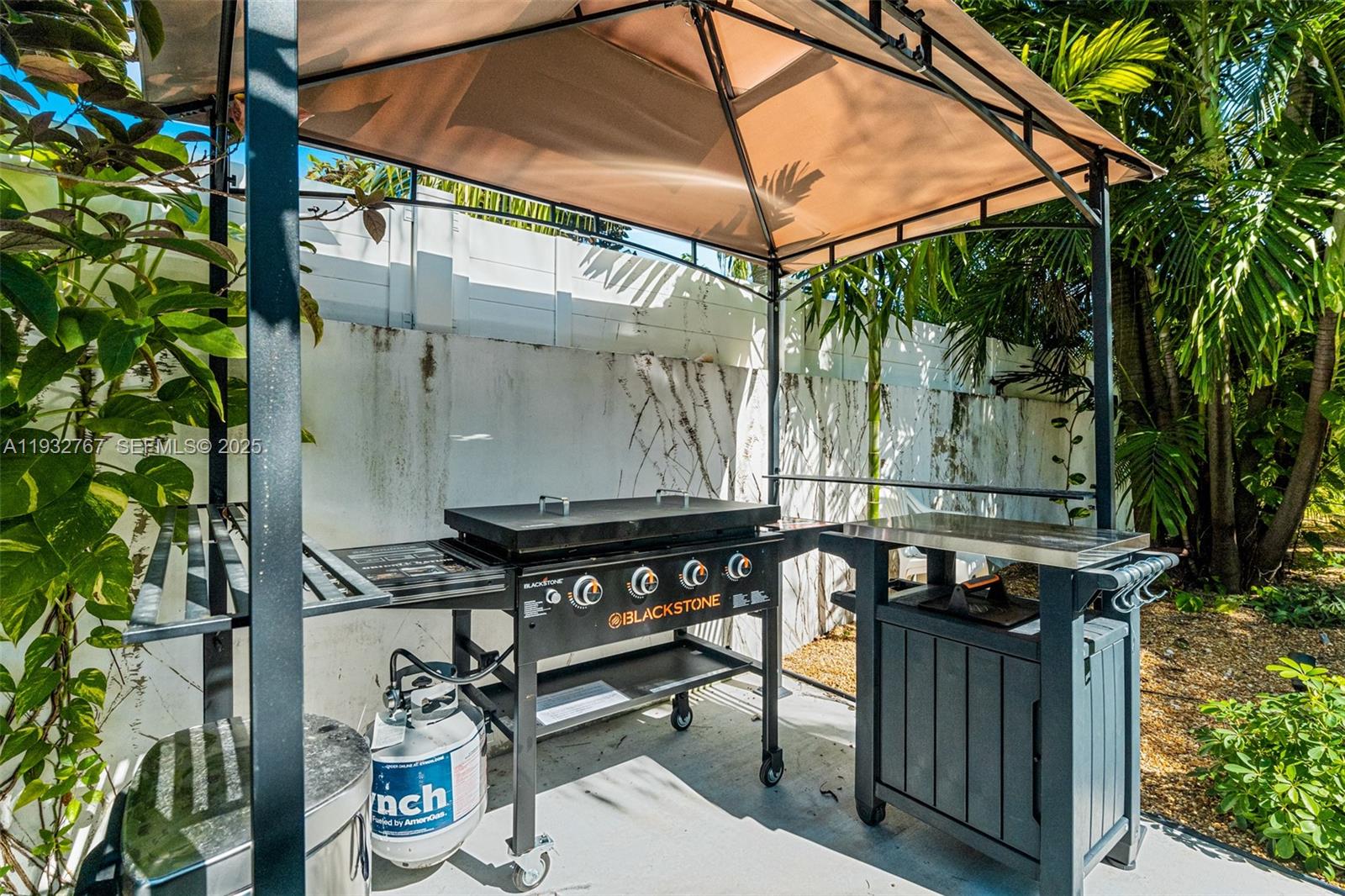 ROYAL PALM VISTA - Residential