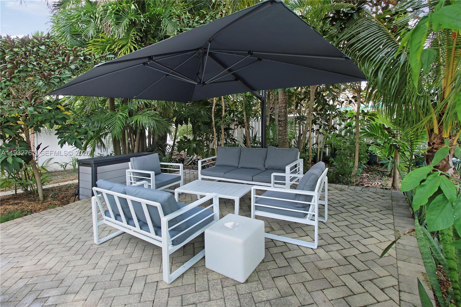 ROYAL PALM VISTA - Residential