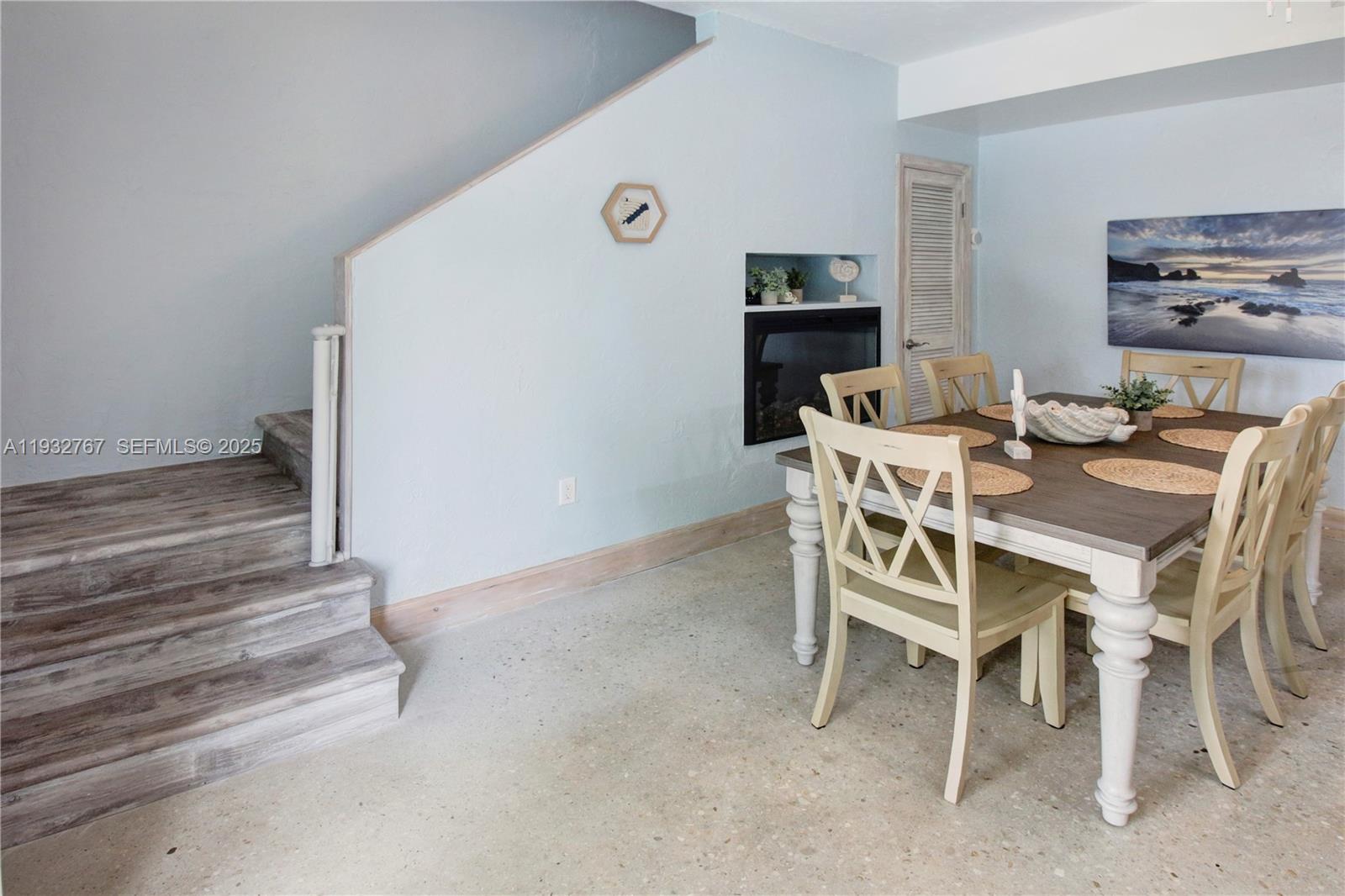 ROYAL PALM VISTA - Residential