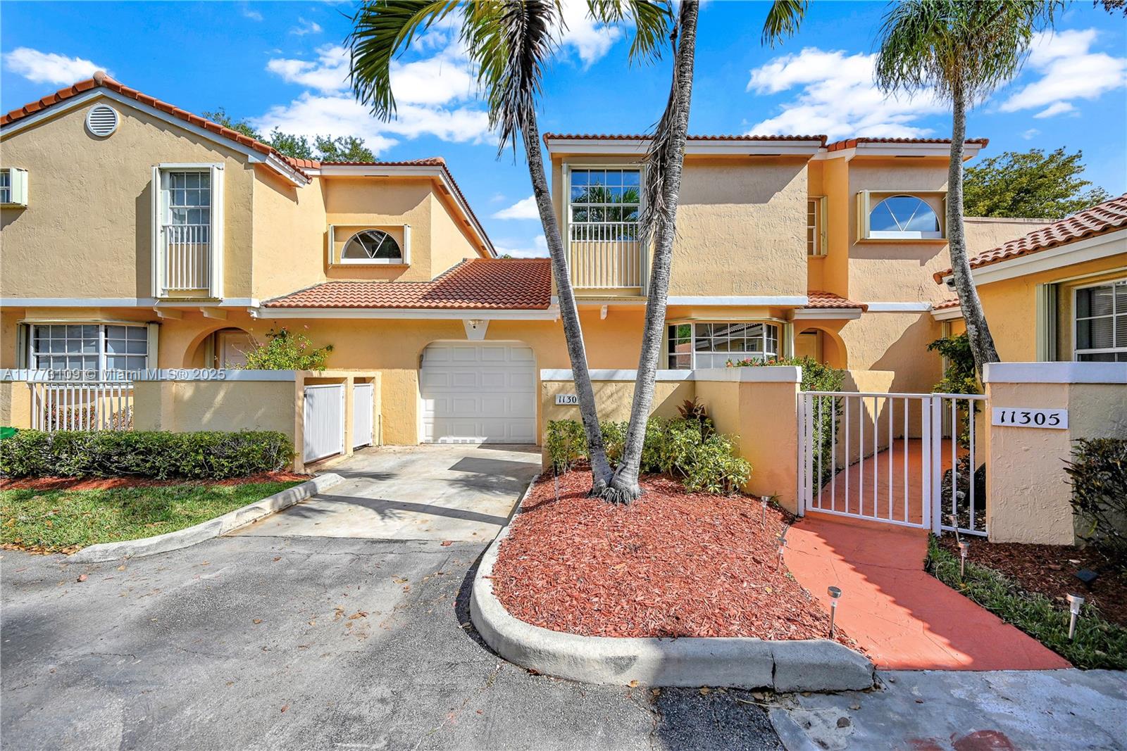 Property for Sale at 11307 Lakeview Dr 6-M, Coral Springs, Broward County, Florida - Bedrooms: 3 
Bathrooms: 3  - $399,000