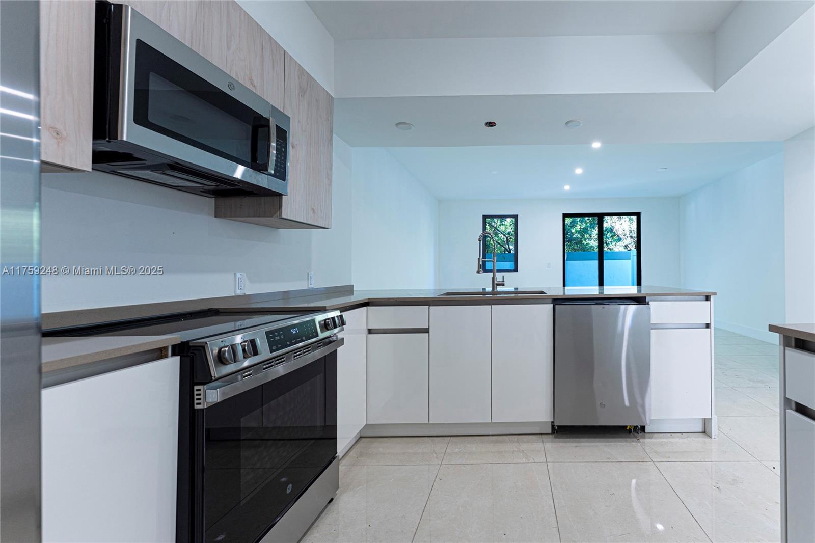 5535 W Oak Way 5535