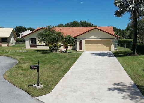 Single Family Residence in Davie FL 15021 Featherstone Way Way.jpg