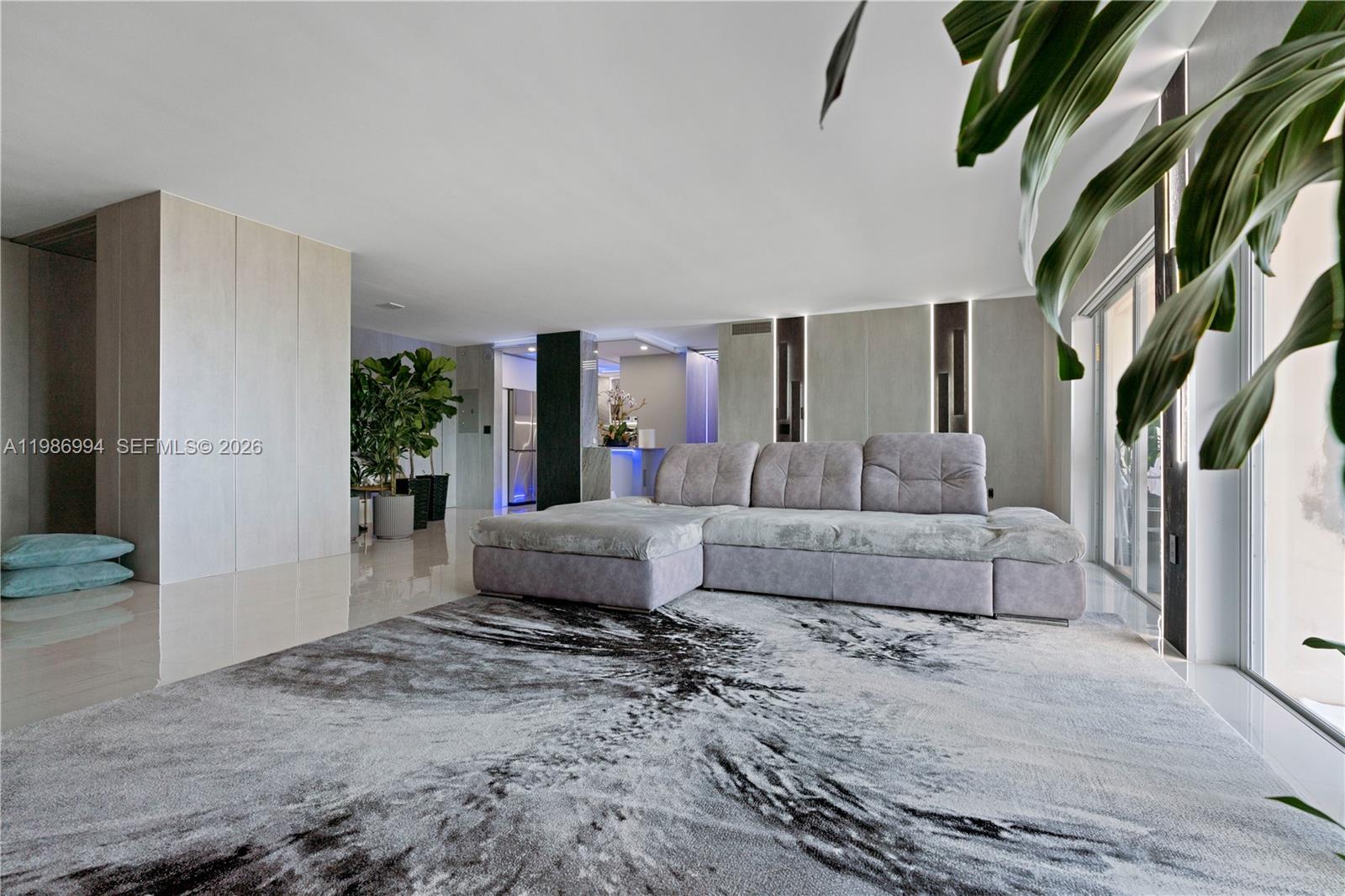 400 SE Kings Point Dr 822-23