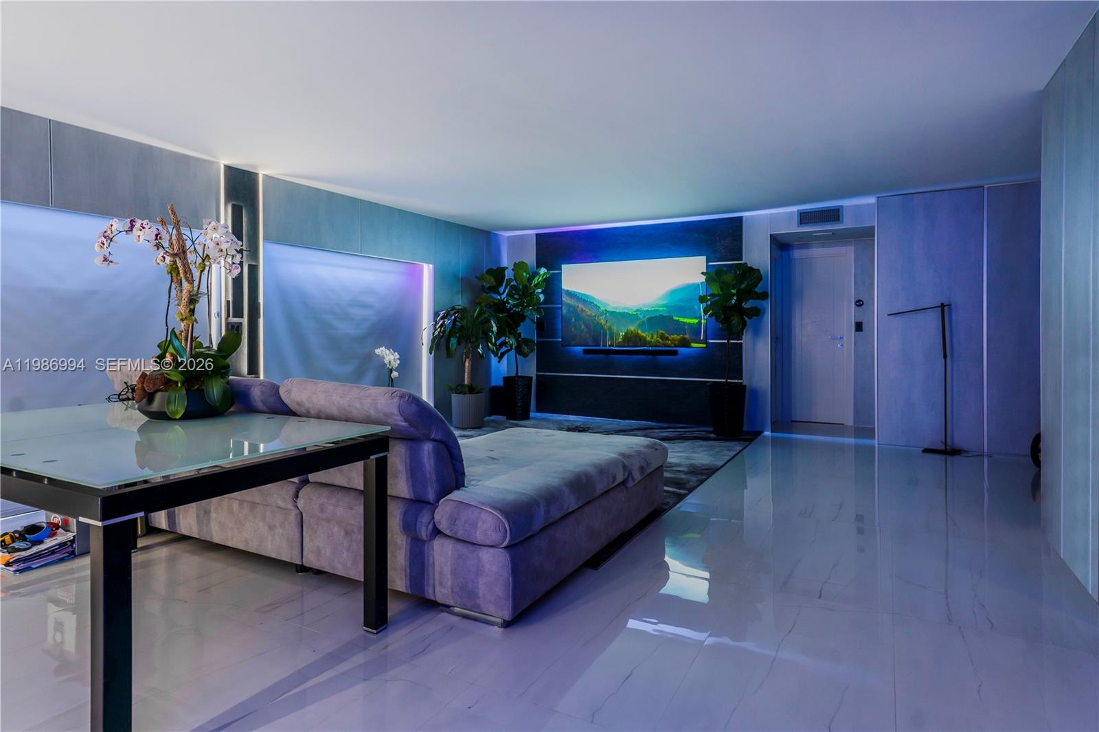 400 SE Kings Point Dr 822-23