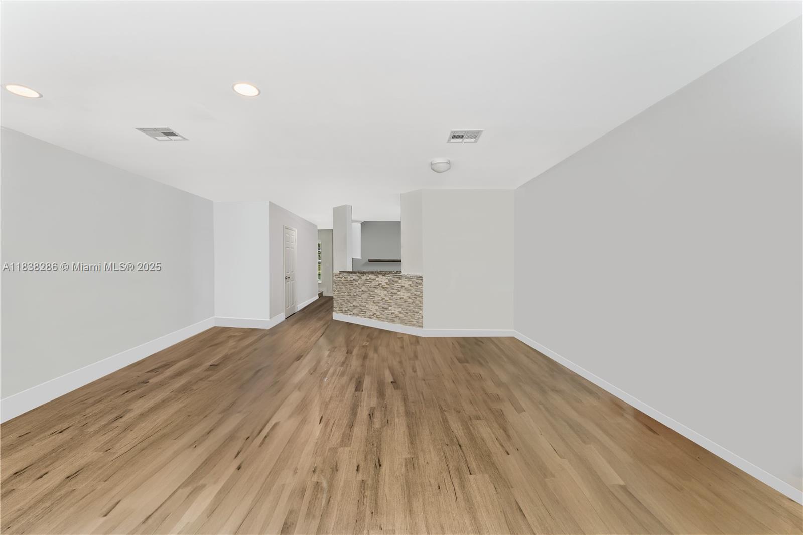 ADDISON COURT - Residential