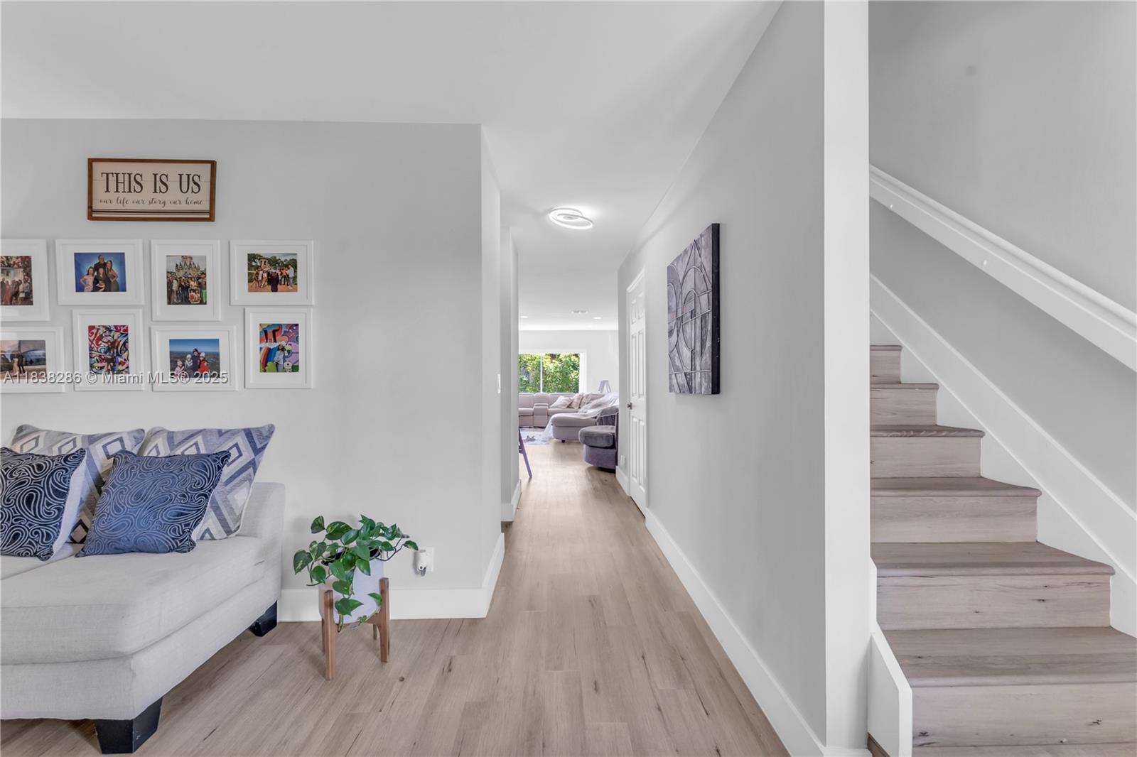 ADDISON COURT - Residential