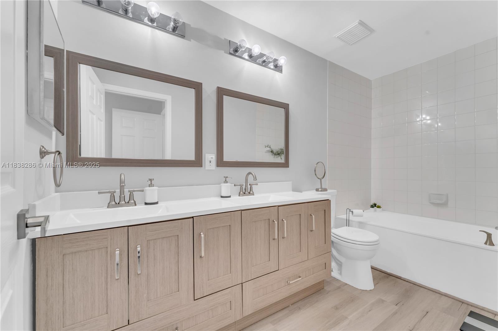 ADDISON COURT - Residential