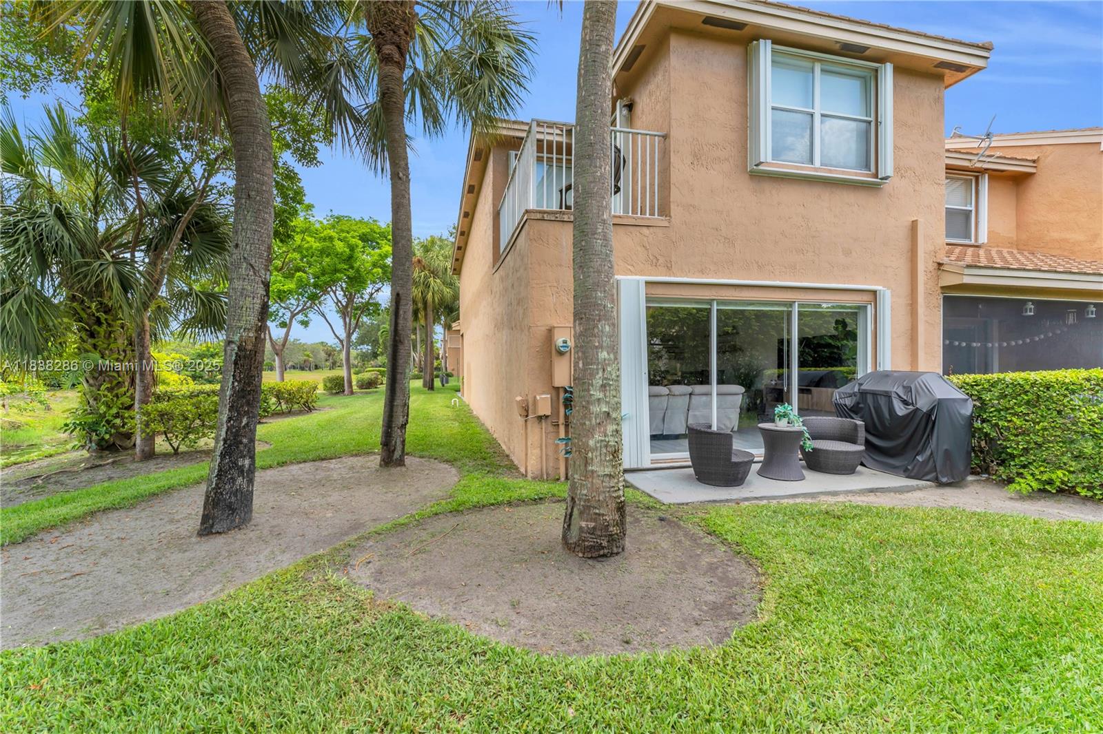 ADDISON COURT - Residential