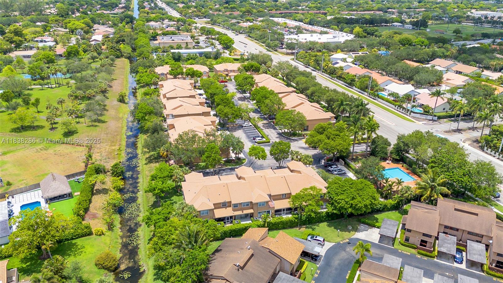 ADDISON COURT - Residential