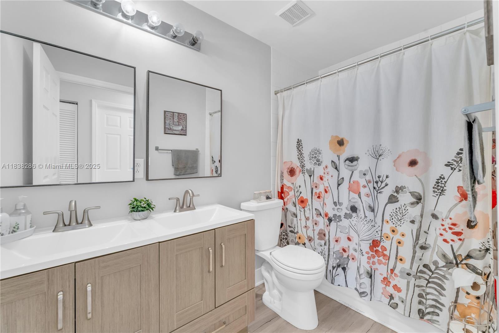 ADDISON COURT - Residential