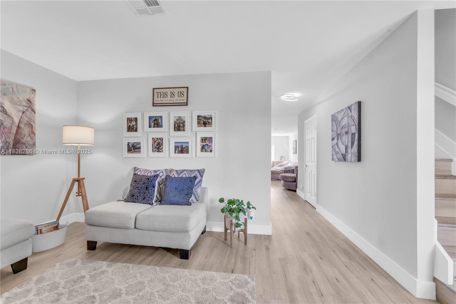 ADDISON COURT - Residential