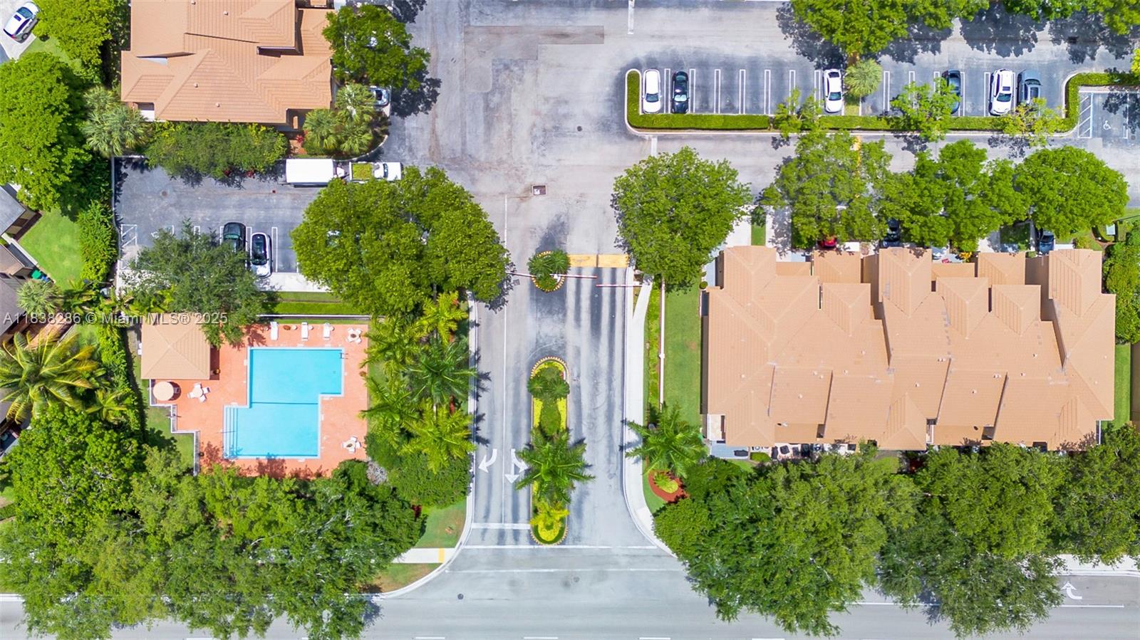 ADDISON COURT - Residential