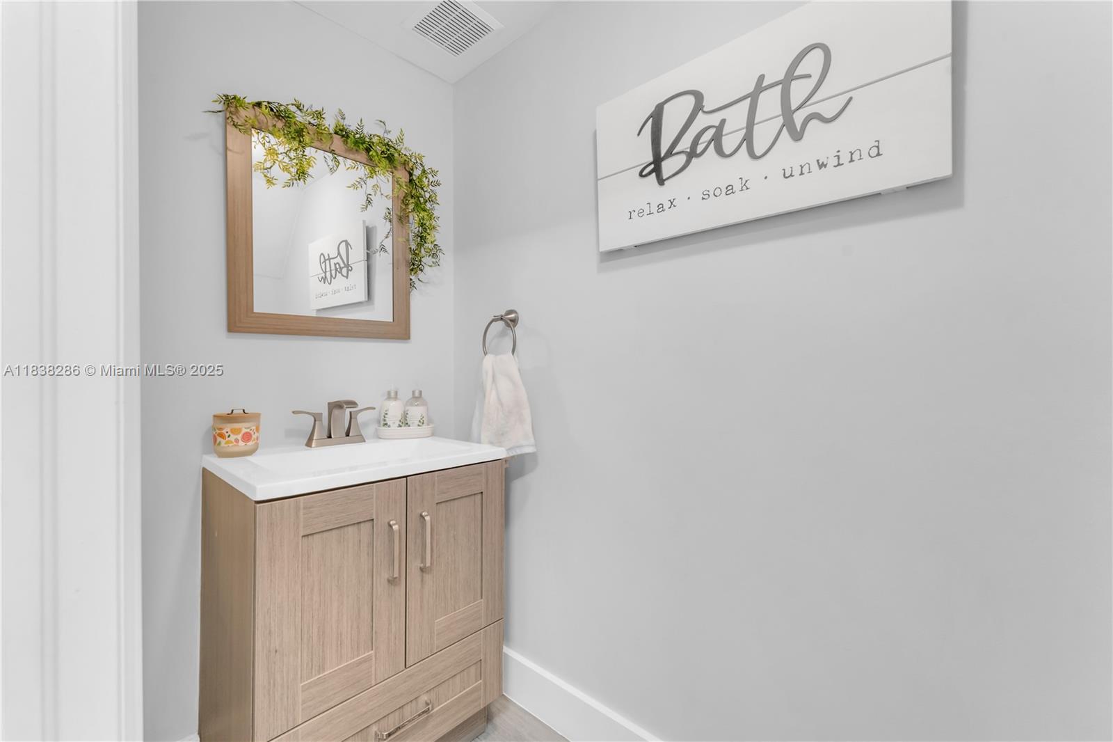 ADDISON COURT - Residential