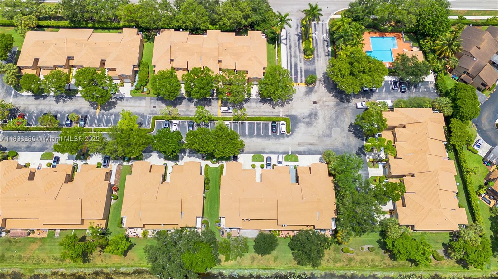 ADDISON COURT - Residential