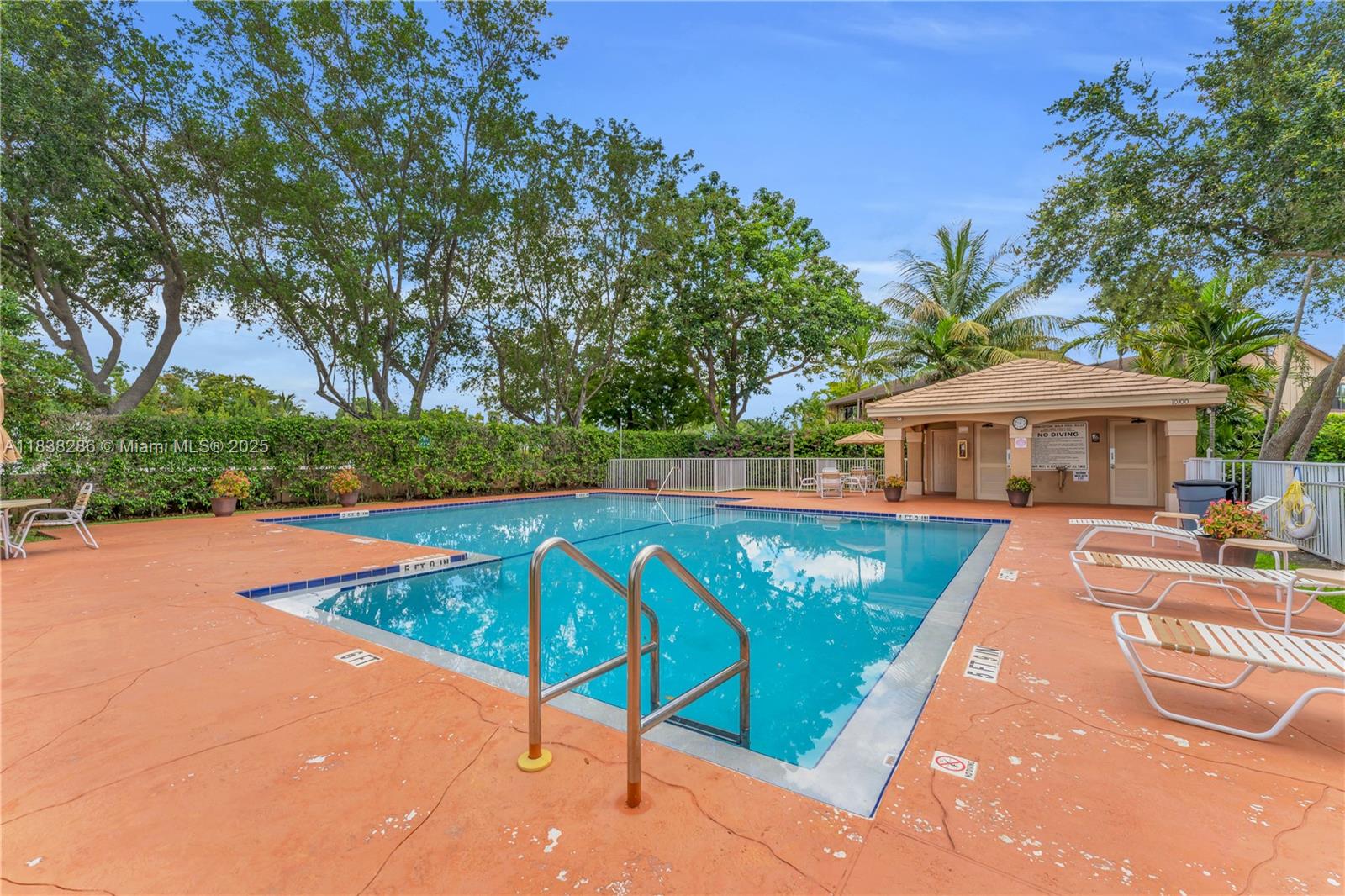 ADDISON COURT - Residential