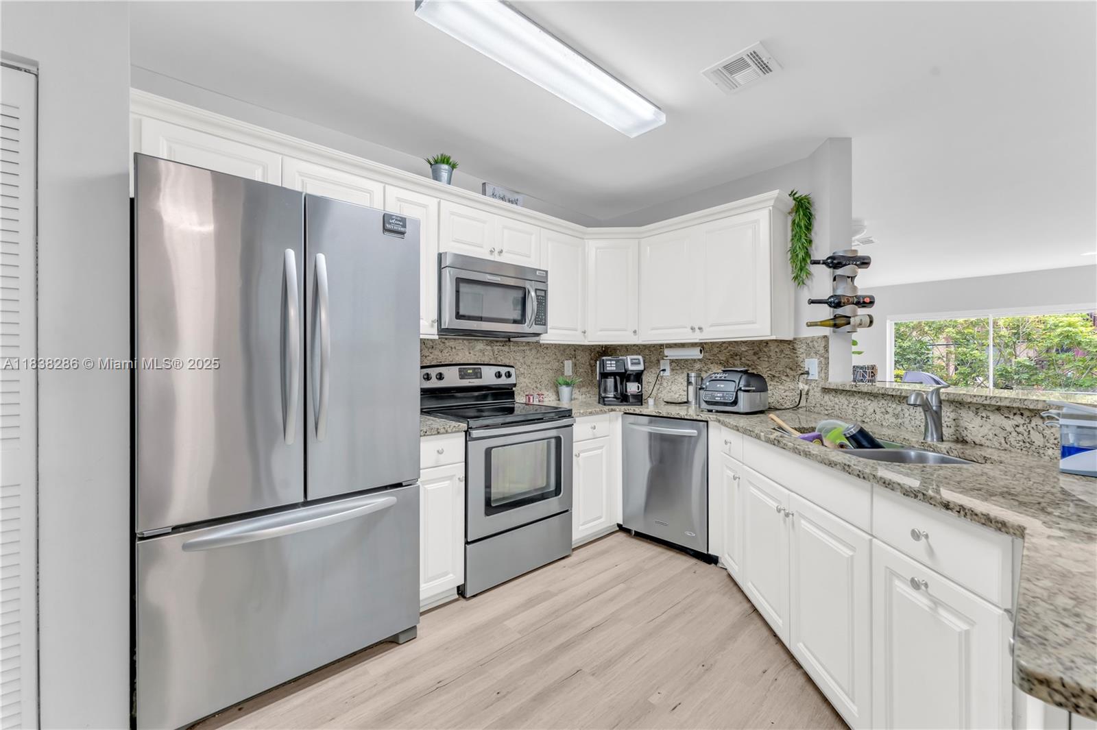 ADDISON COURT - Residential