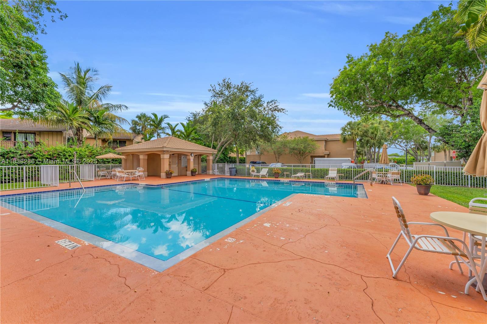 ADDISON COURT - Residential