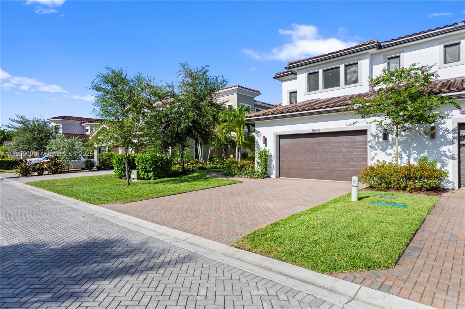 5840 E Brookfield Cir E