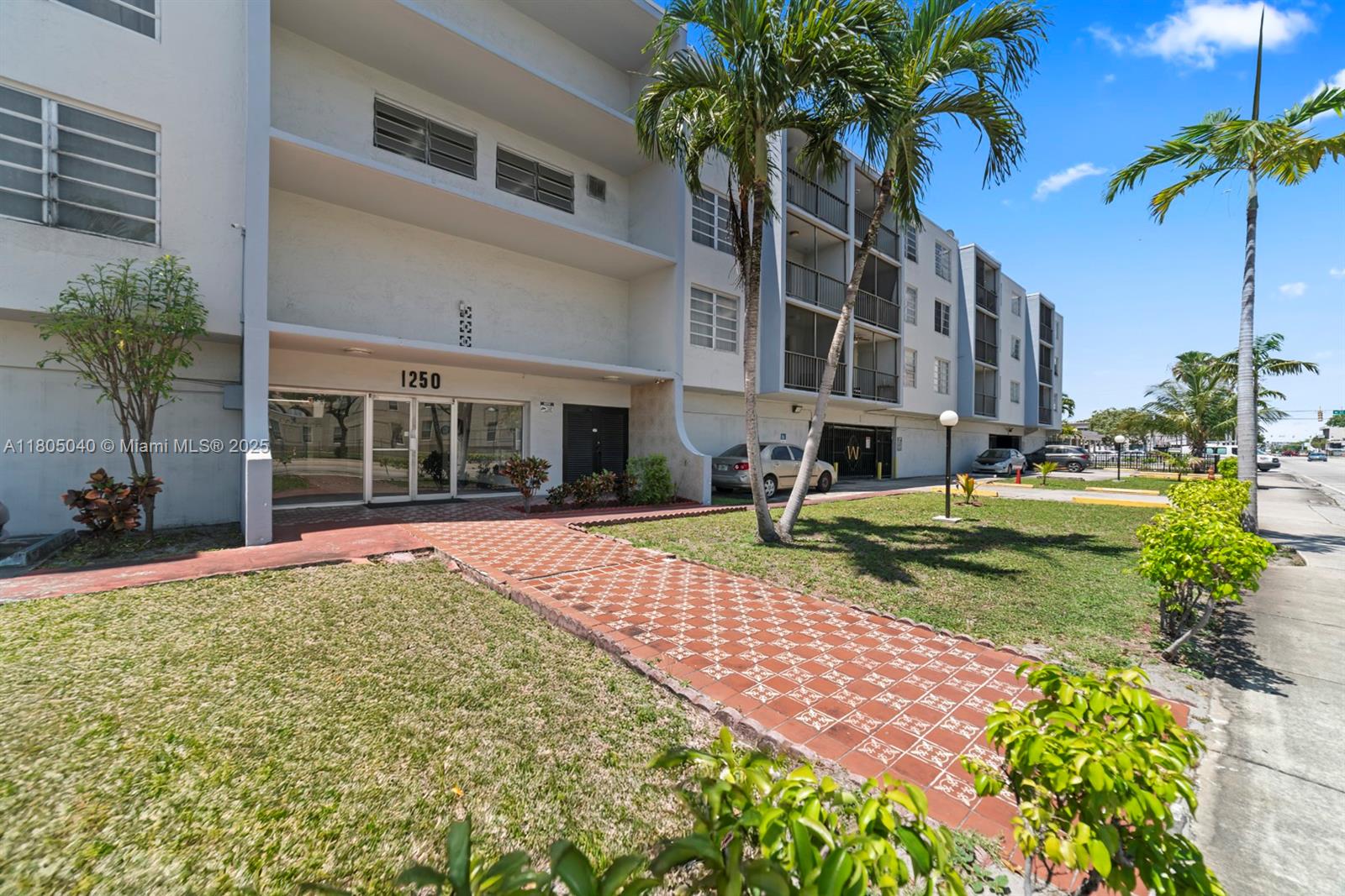 1250 Ne 125th St 405C, North Miami, Miami-Dade County, Florida - 1 Bedrooms  
2 Bathrooms - 