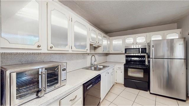 ROLLING GREEN CONDO D - Residential